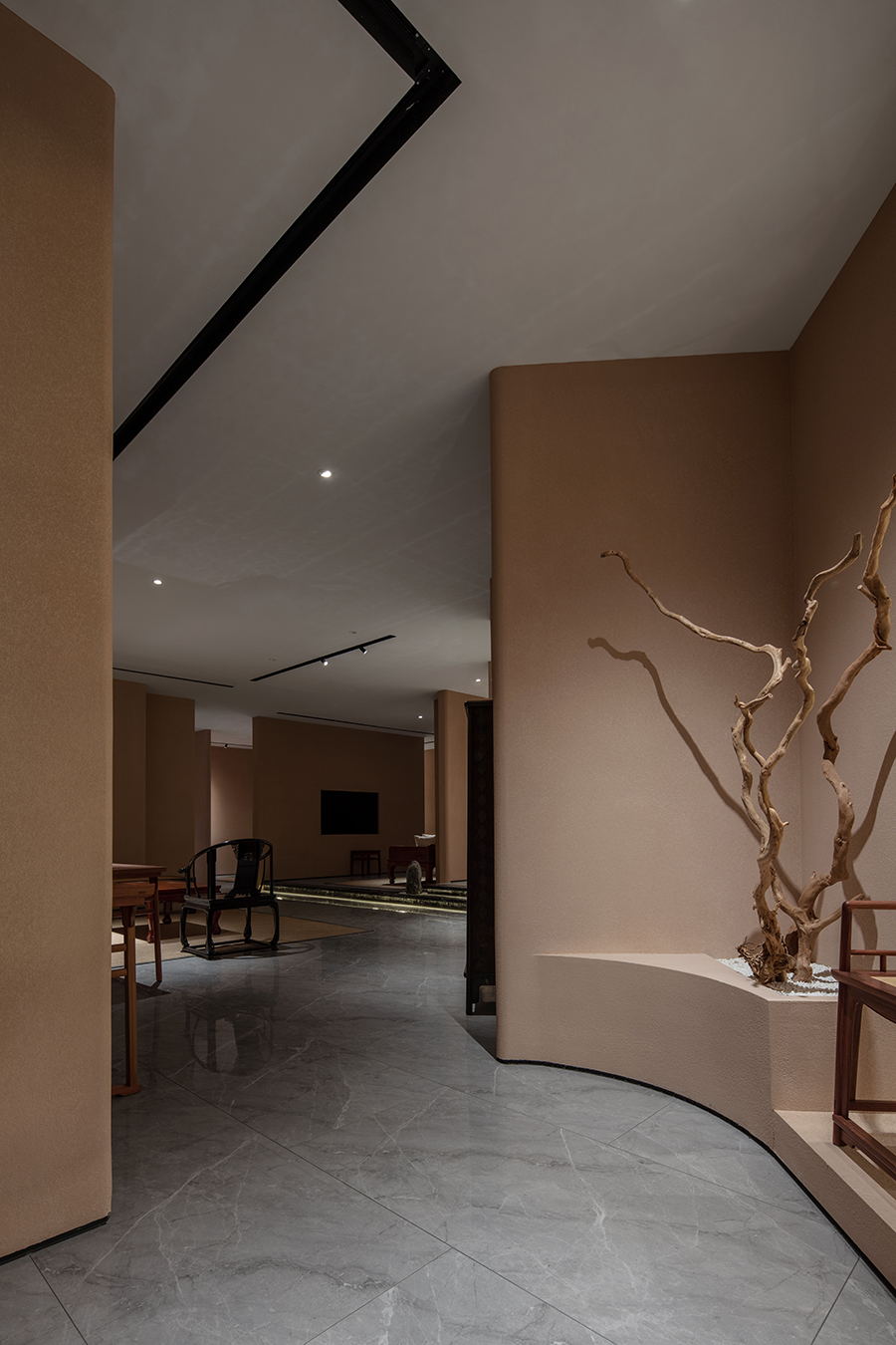 东方美学禅意风三角型红木家具展厅设计 - 戈者设计 | 戈者设计