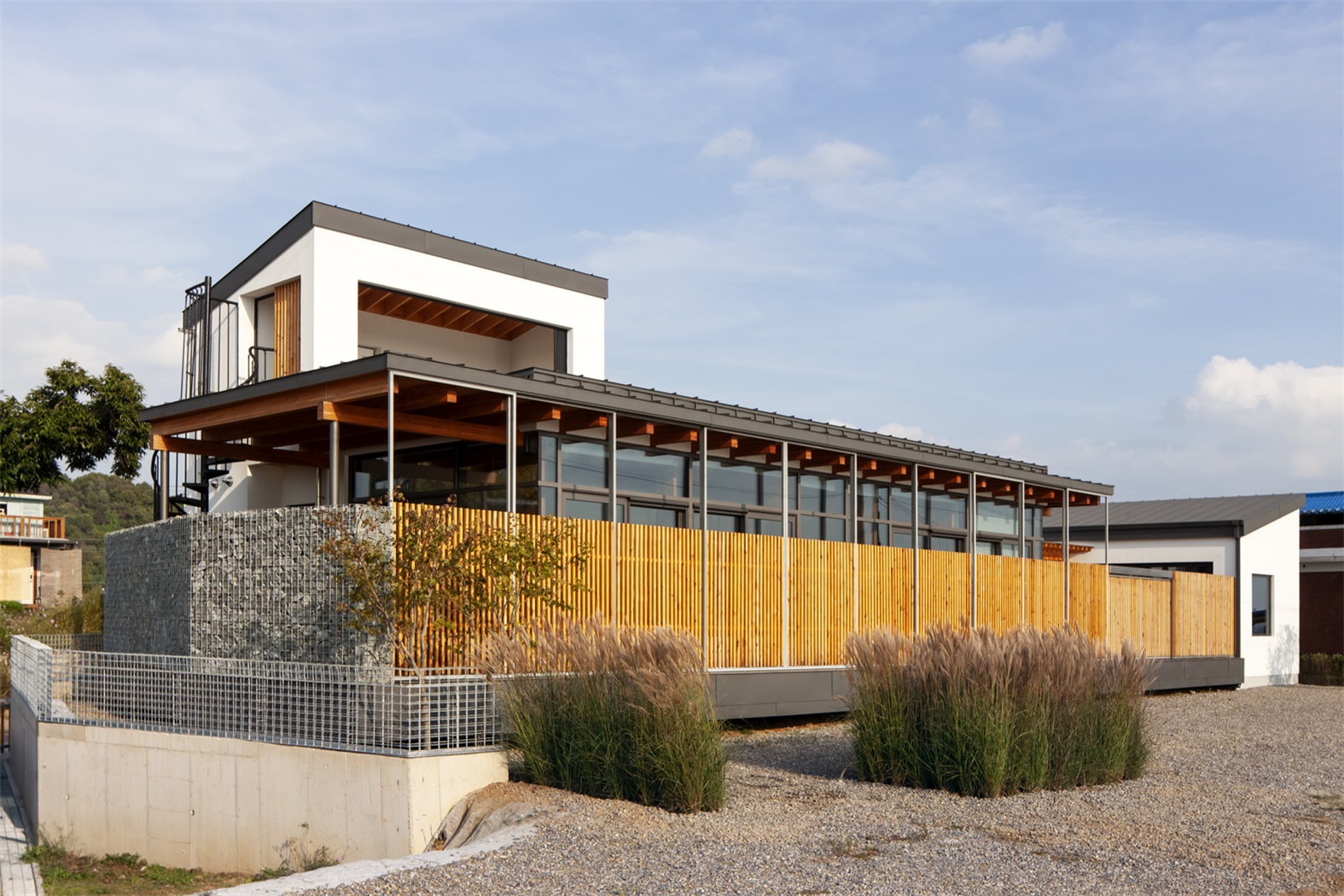 木制建筑的现代性河边新型乡村住宅设计 - 戈者设计 | 戈者设计