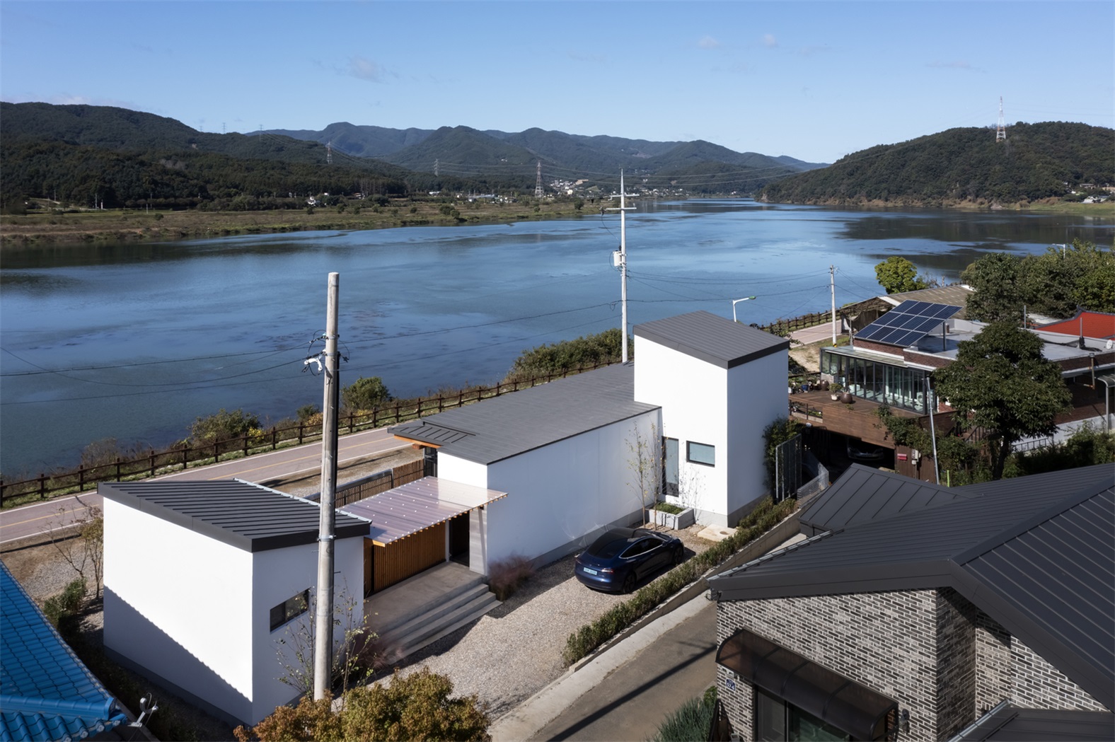 木制建筑的现代性河边新型乡村住宅设计 - 戈者设计 | 戈者设计