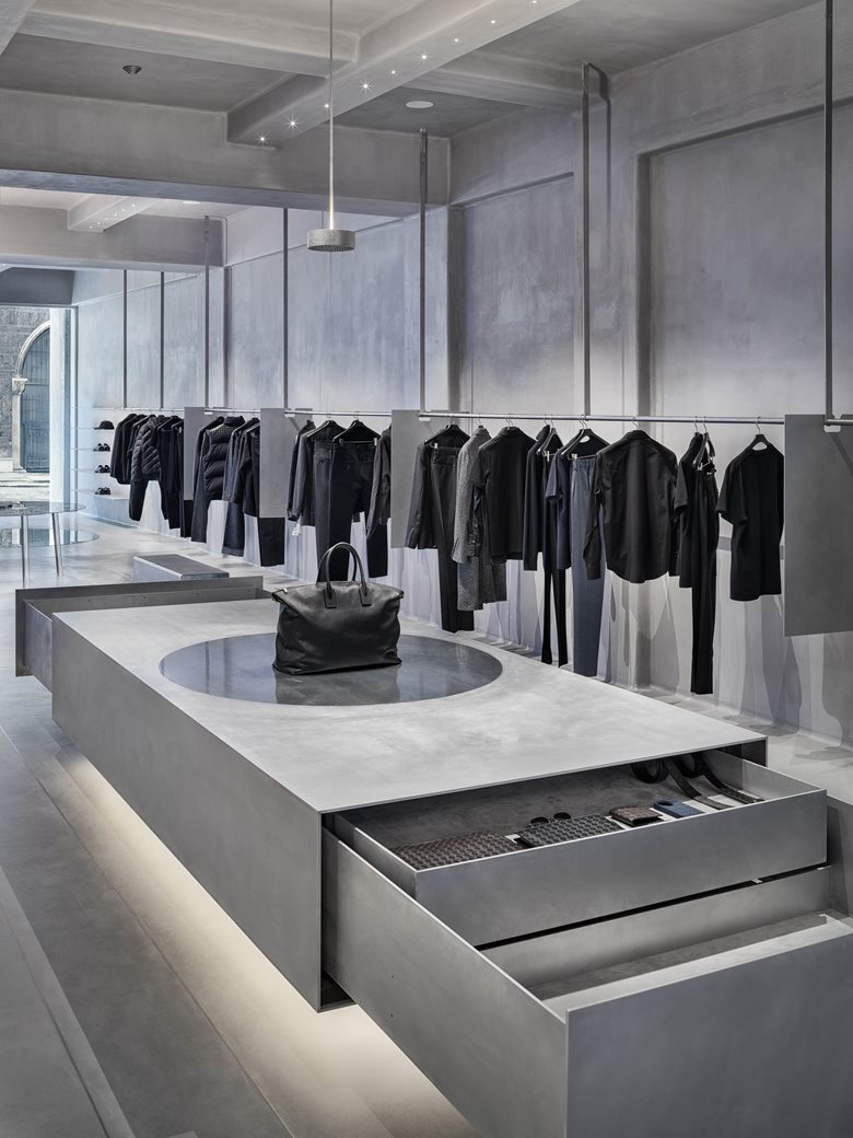 兼具历史厚重感与时尚格调的loft工业风高定男装店设计 - 戈者设计 | 戈者设计